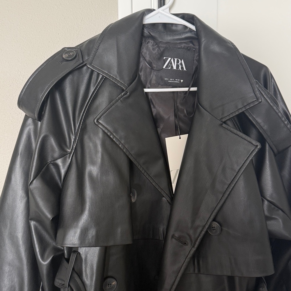 Zara Women's Sleek Black Trench Coat - Picture 4 of 5